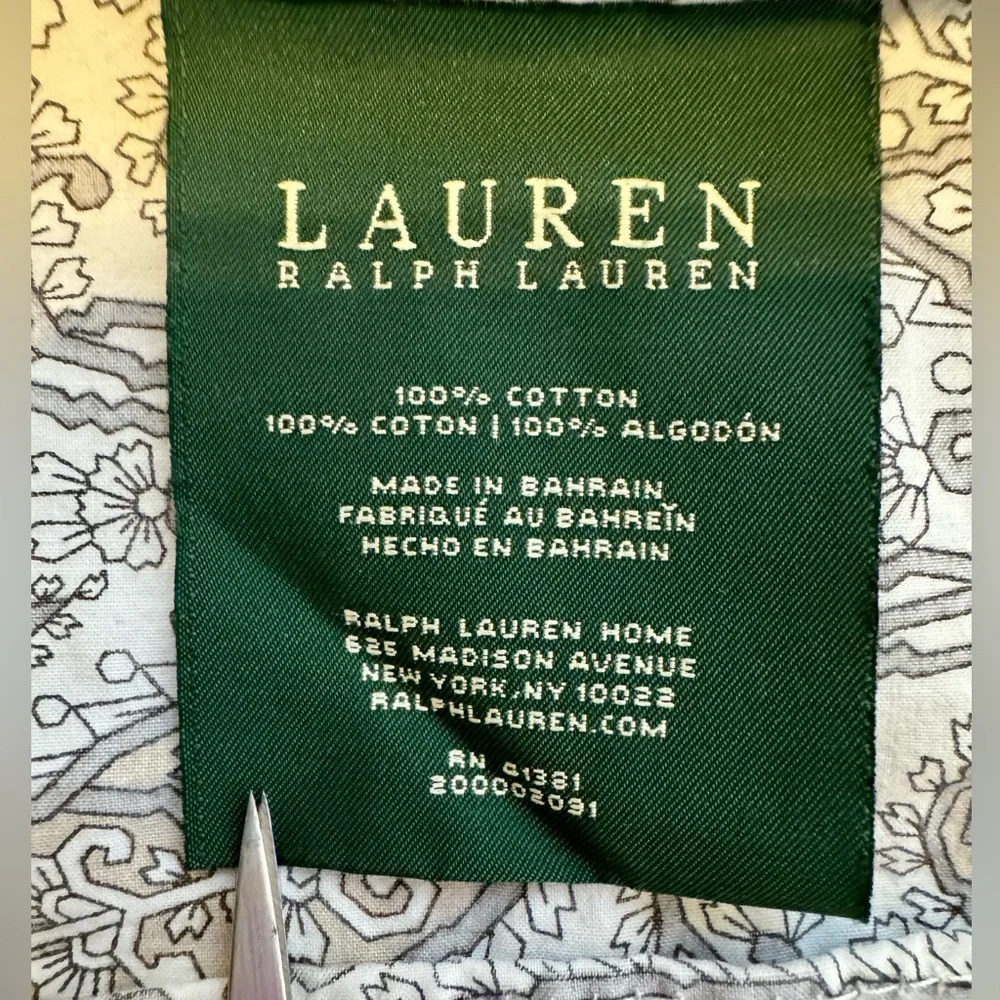 Lauren Ralph Lauren Grey Blue Paisley Queen Sheet. 100% cotton. Excellent
